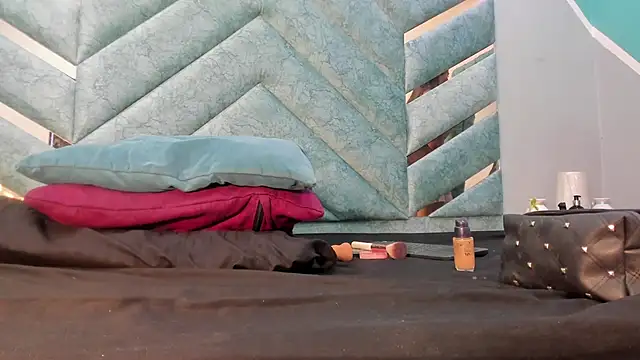 AngelineJolie online show from 10.09.25