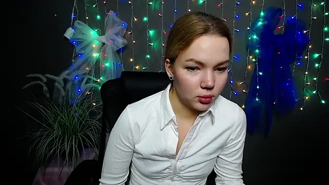 Snapshot of StellaLight chatting on 11.05.25 StellaLight online show from 11.05.25