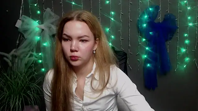 Snapshot of StellaLight chatting on 11.17.25 StellaLight online show from 11.17.25