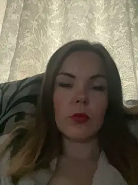 Snapshot of SexyLoLoUK chatting on 09.19.25 SexyLoLoUK online show from 09.19.25