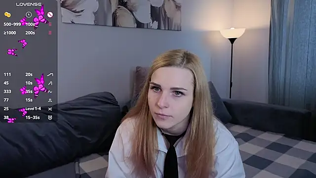 Snapshot of HelenMartines chatting on 10.30.25 HelenMartines online show from 10.30.25