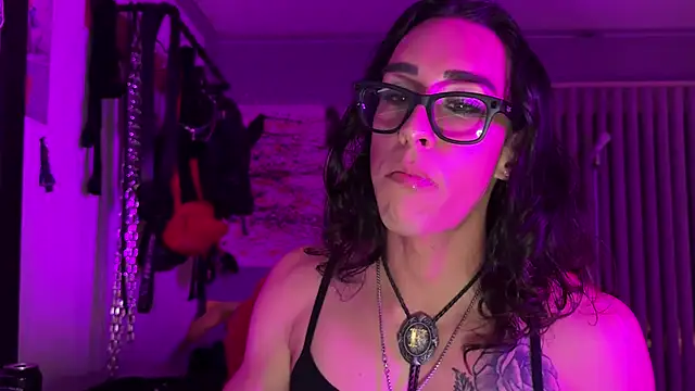 xoFrankie online show from 10.08.25