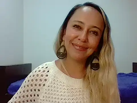 Snapshot of leah_susman chatting on 10.09.25 leah susman online show from 10.09.25