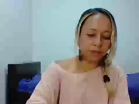 Snapshot of leah_susman chatting on 10.10.25 leah susman online show from 10.10.25