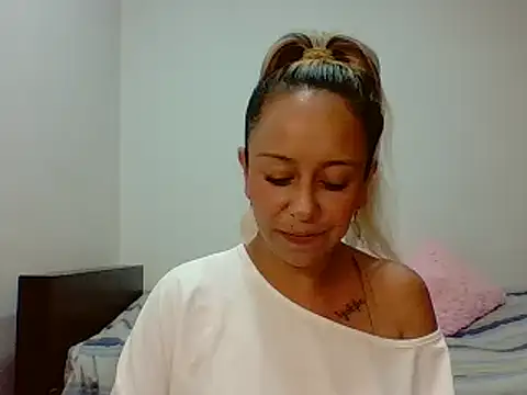 Snapshot of leah_susman chatting on 10.17.25 leah susman online show from 10.17.25