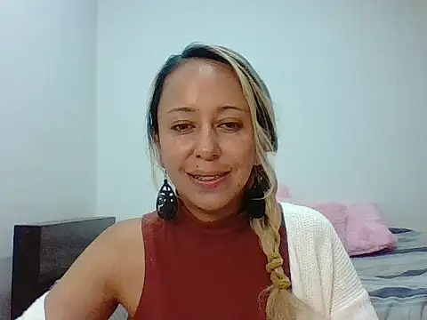 Snapshot of leah_susman chatting on 10.21.25 leah susman online show from 10.21.25