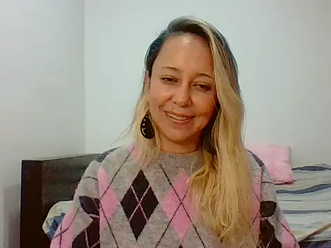 Snapshot of leah_susman chatting on 10.22.25 leah susman online show from 10.22.25