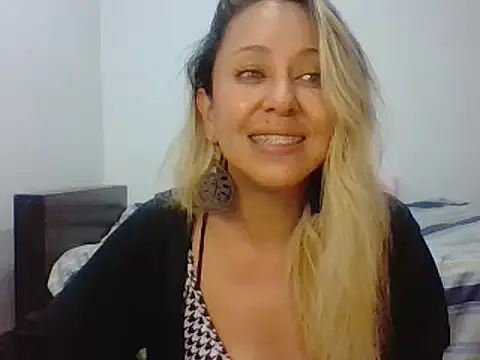 Snapshot of leah_susman chatting on 10.24.25 leah susman online show from 10.24.25