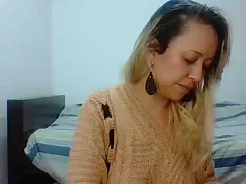 Snapshot of leah_susman chatting on 10.25.25 leah susman online show from 10.25.25