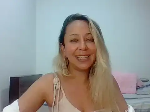 Snapshot of leah_susman chatting on 10.30.25 leah susman online show from 10.30.25