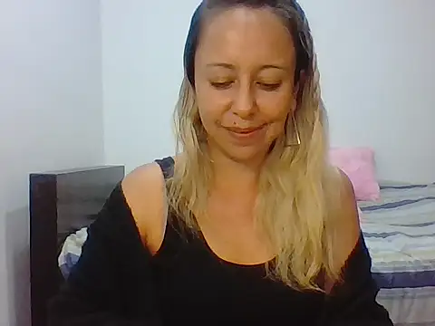 Snapshot of leah_susman chatting on 11.01.25 leah susman online show from 11.01.25