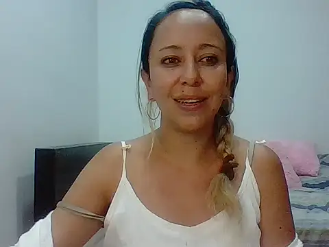 Snapshot of leah_susman chatting on 11.09.25 leah susman online show from 11.09.25