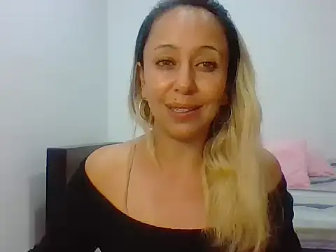 Snapshot of leah_susman chatting on 11.12.25 leah susman online show from 11.12.25