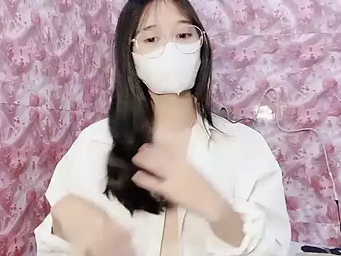 Snapshot of Miumiu028 chatting on 10.24.25 Miumiu028 online show from 10.24.25