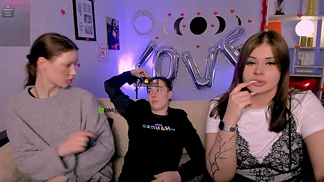 Snapshot of khloebeauty chatting on 02.13.26 khloebeauty online show from 02.13.26