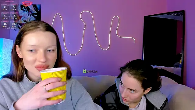 Snapshot of khloebeauty chatting on 02.27.26 khloebeauty online show from 02.27.26