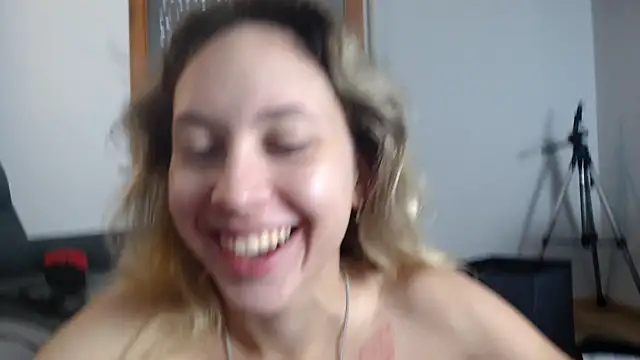Snapshot of L_Sofia chatting on 10.31.25 L Sofia online show from 10.31.25