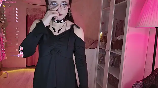 MiraJadee online show from 10.28.25