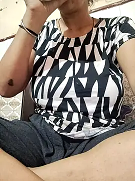 Snapshot of meenu_bhabhi547 chatting on 09.11.25 meenu bhabhi547 online show from 09.11.25