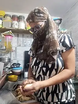 Snapshot of meenu_bhabhi547 chatting on 10.07.25 meenu bhabhi547 online show from 10.07.25