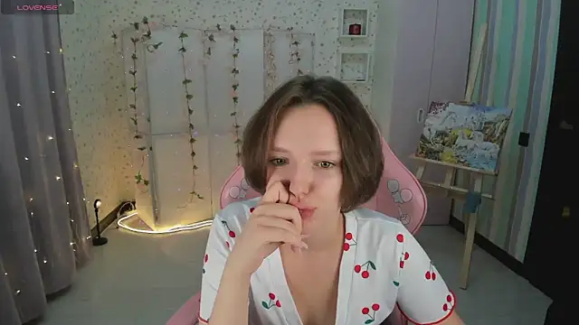 Hellena Here online show from 09.14.25