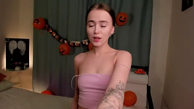 Snapshot of Chloeee4200 chatting on 11.02.25 Chloeee4200 online show from 11.02.25