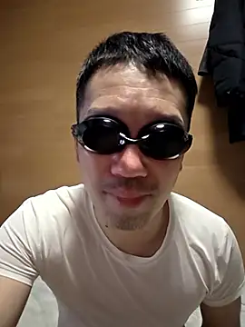 Snapshot of erosuke9 chatting on 04.19.26 erosuke9 online show from 04.19.26