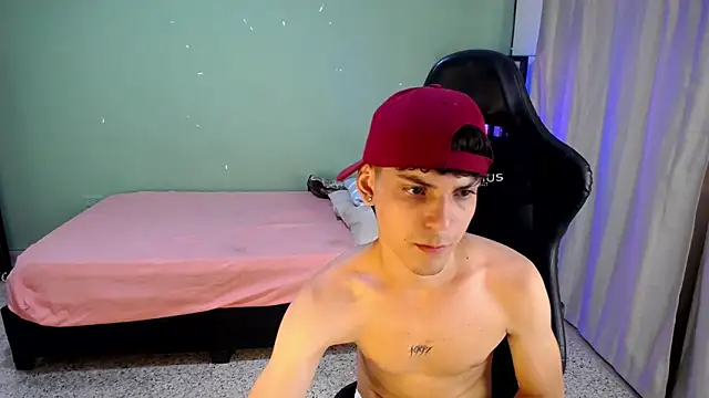 dilan hott  online show from 11.17.25