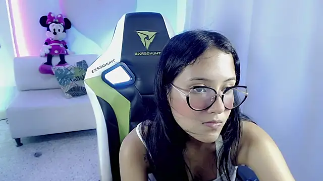 Snapshot of mishel_hott chatting on 10.18.25 mishel hott online show from 10.18.25