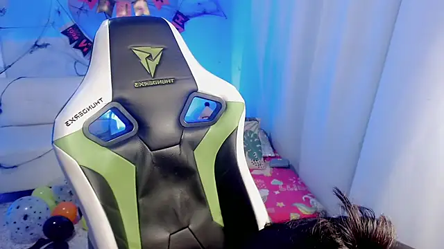 Snapshot of mishel_hott chatting on 10.20.25 mishel hott online show from 10.20.25