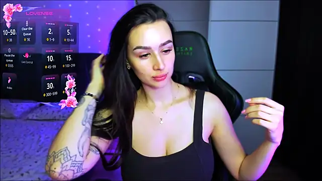 Veronica Larsson online show from 12.15.25