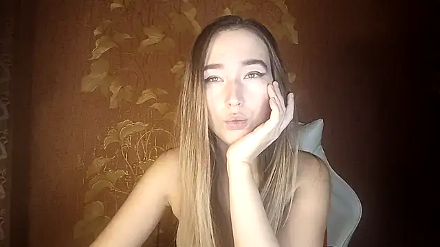 Awora Wolf online show from 11.06.25