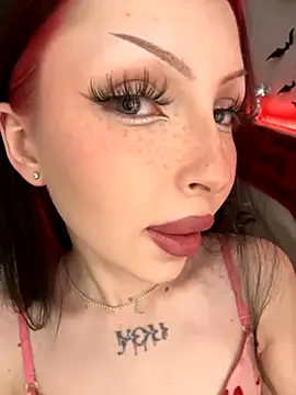 Snapshot of Lina_Thornton_ chatting on 10.17.25 Lina Thornton online show from 10.17.25