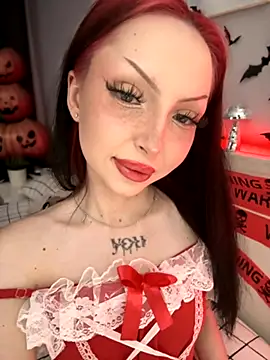 Snapshot of Lina_Thornton_ chatting on 10.22.25 Lina Thornton online show from 10.22.25