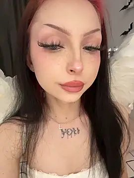 Snapshot of Lina_Thornton_ chatting on 10.31.25 Lina Thornton online show from 10.31.25