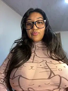 Snapshot of SharaRous chatting on 02.01.26 SharaRous online show from 02.01.26