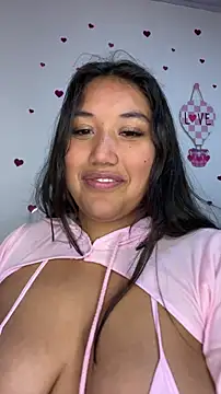 Snapshot of SharaRous chatting on 02.14.26 SharaRous online show from 02.14.26