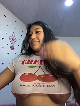 Snapshot of SharaRous chatting on 02.19.26 SharaRous online show from 02.19.26