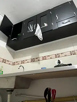 Snapshot of Rizos_hot_official chatting on 10.29.25 Rizos hot official online show from 10.29.25