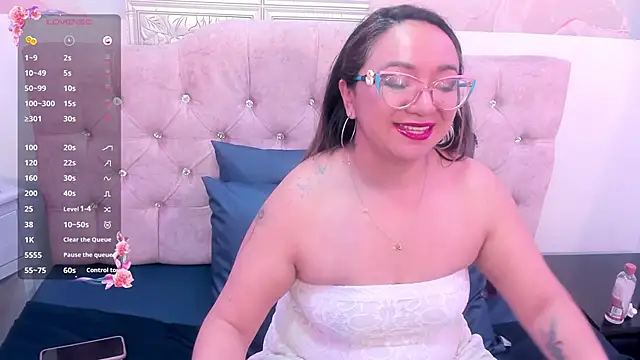 leyla smithh online show from 10.02.25