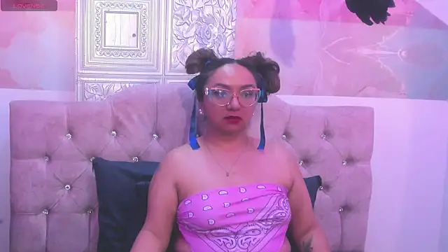 leyla smithh online show from 10.09.25