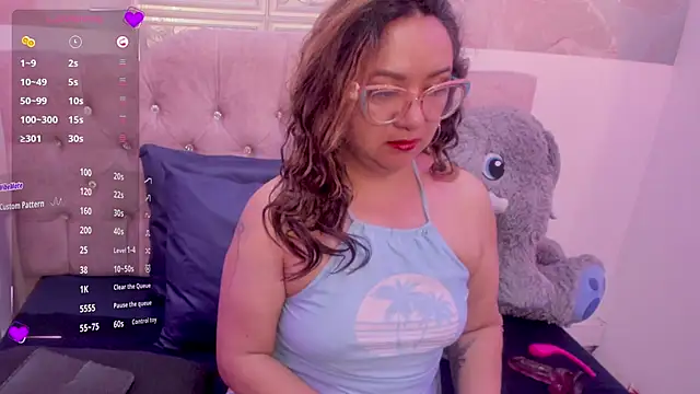 leyla smithh online show from 10.23.25