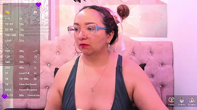 leyla smithh online show from 10.30.25