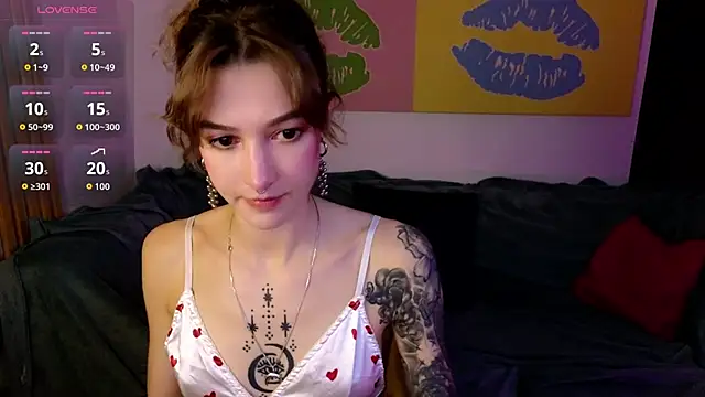 Snapshot of __grace__ chatting on 10.08.25 grace online show from 10.08.25