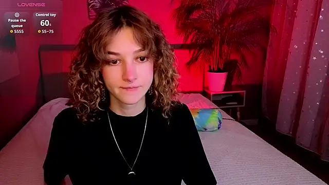 Snapshot of __grace__ chatting on 10.09.25 grace online show from 10.09.25