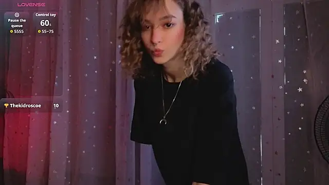 Snapshot of __grace__ chatting on 10.10.25 grace online show from 10.10.25