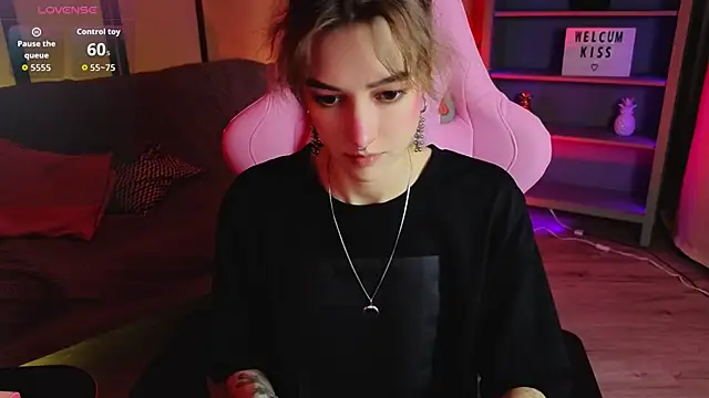 Snapshot of __grace__ chatting on 10.13.25 grace online show from 10.13.25