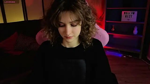 Snapshot of __grace__ chatting on 10.17.25 grace online show from 10.17.25