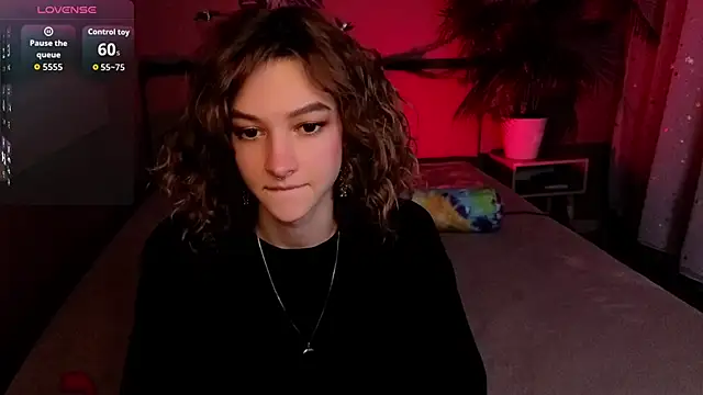 Snapshot of __grace__ chatting on 10.28.25 grace online show from 10.28.25