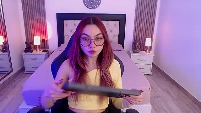 Red kytty6 online show from 10.27.25